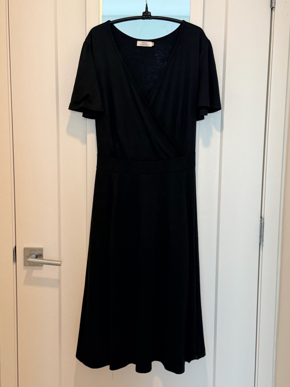 Black Short-Sleeve Tie-Waist Women’s Dress